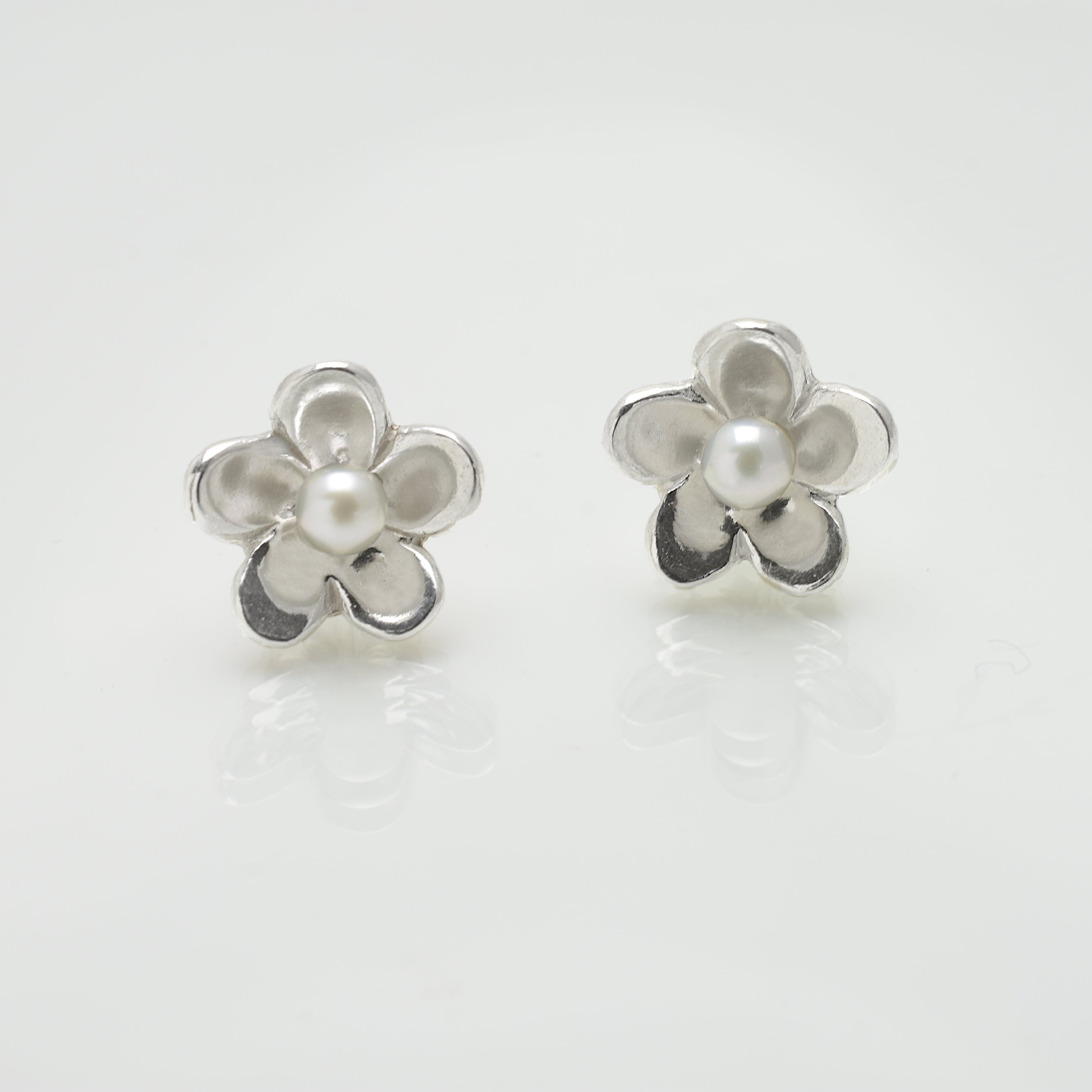 Martina Hamilton Forget Me Not | Sterling Silver and Pearl Stud Earrings Medium