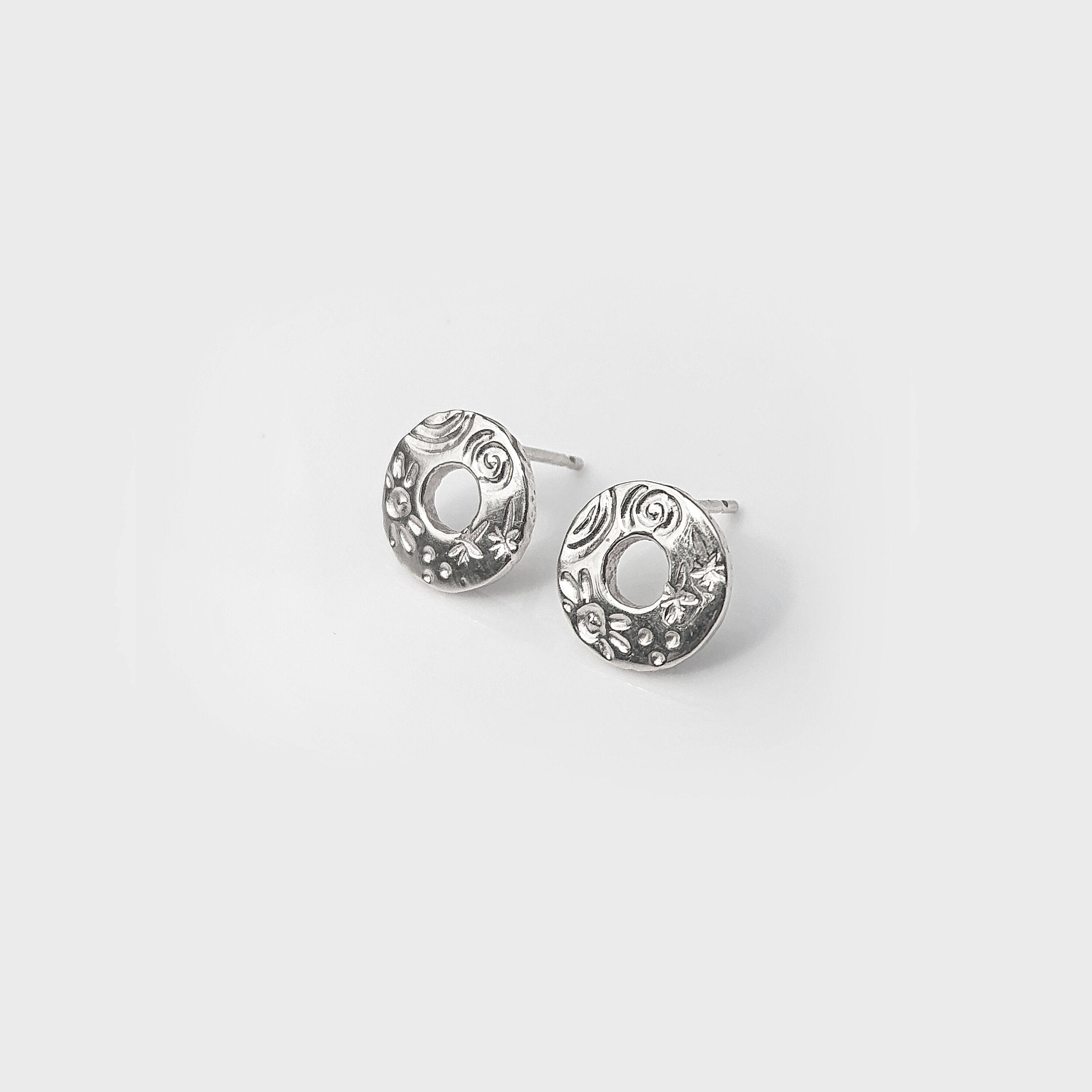 Martina Hamilton Heaven | Sterling Silver Circle Stud Earrings Small