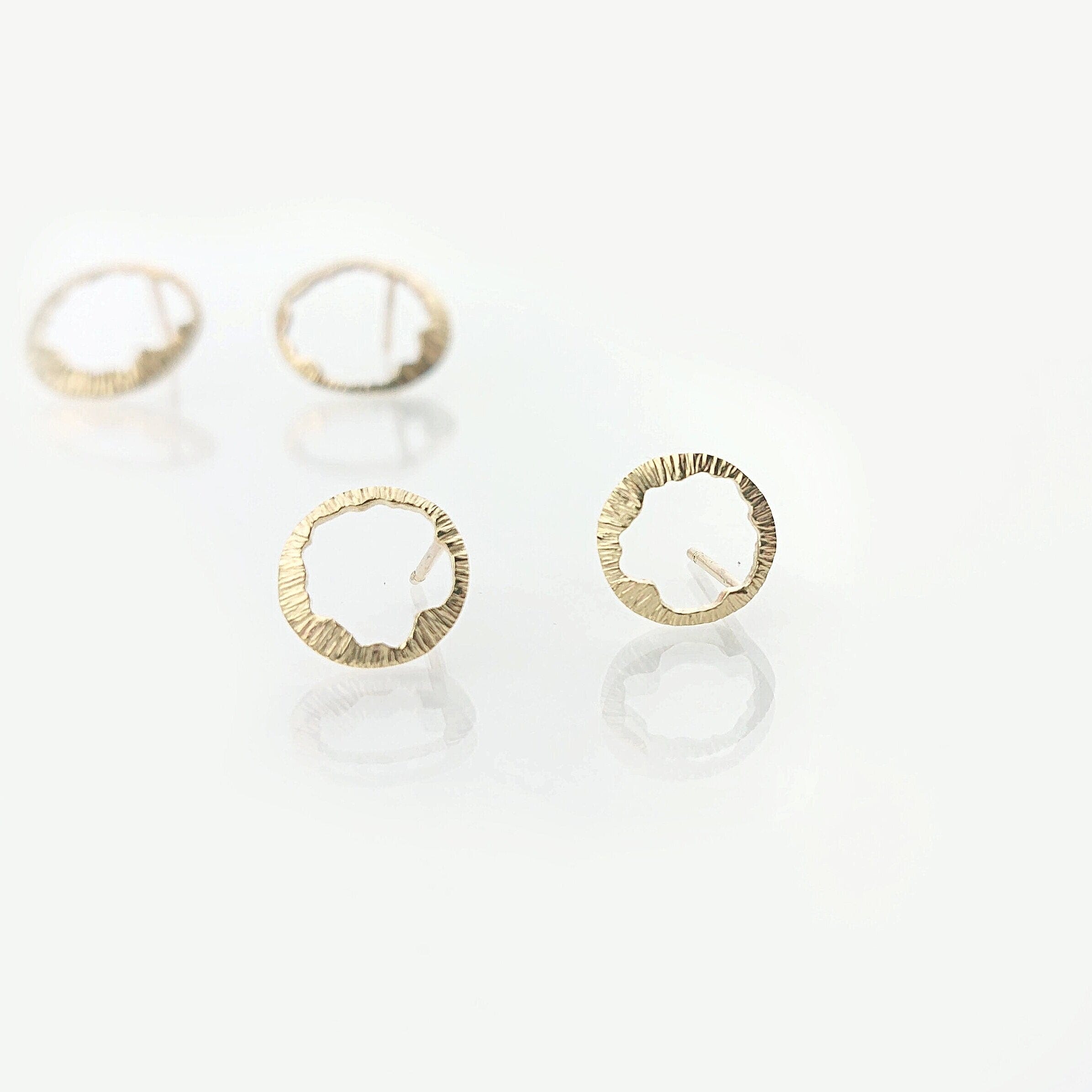 Martina Hamilton Shell | 9ct Solid Gold Stud Earrings Petite