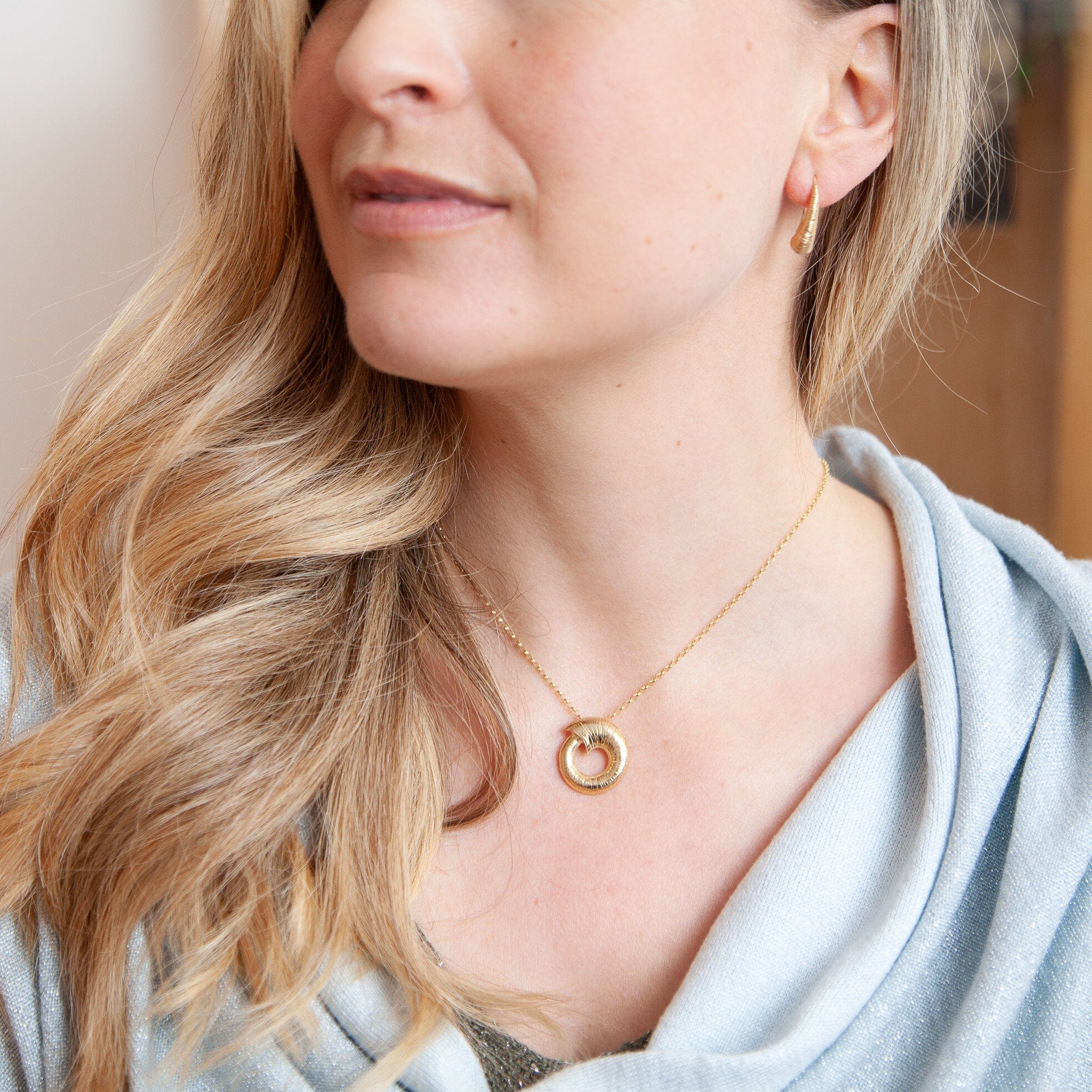 Martina Hamilton Croí Sliogán | 9ct Solid Gold Pendant Large