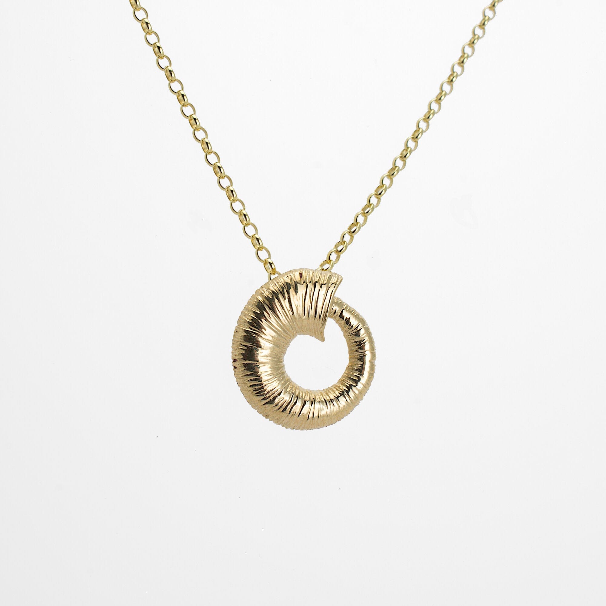 Martina Hamilton Croí Sliogán | 9ct Solid Gold Pendant Medium