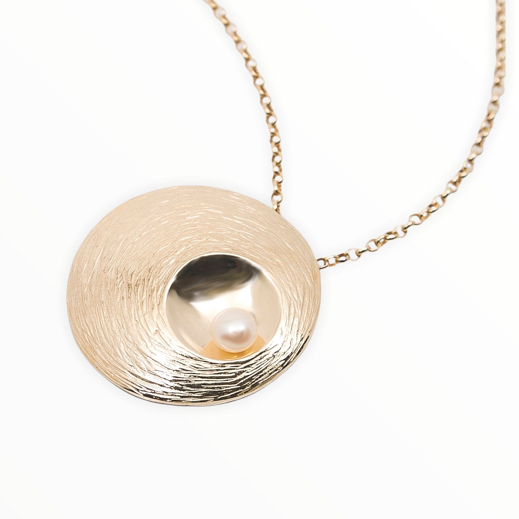 Martina Hamilton Oyster Pearl | 9ct Solid Gold and Pearl Pendant Large
