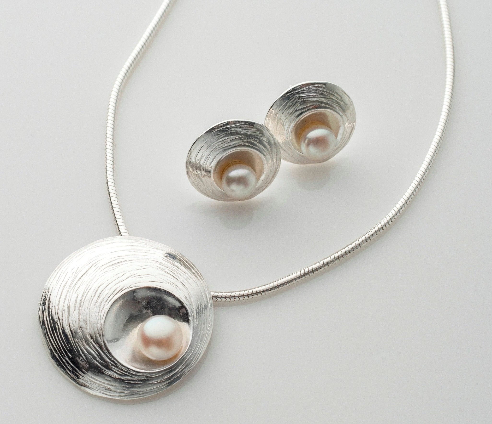 Martina Hamilton Oyster Pearl | Sterling Silver and Pearl Pendant Medium