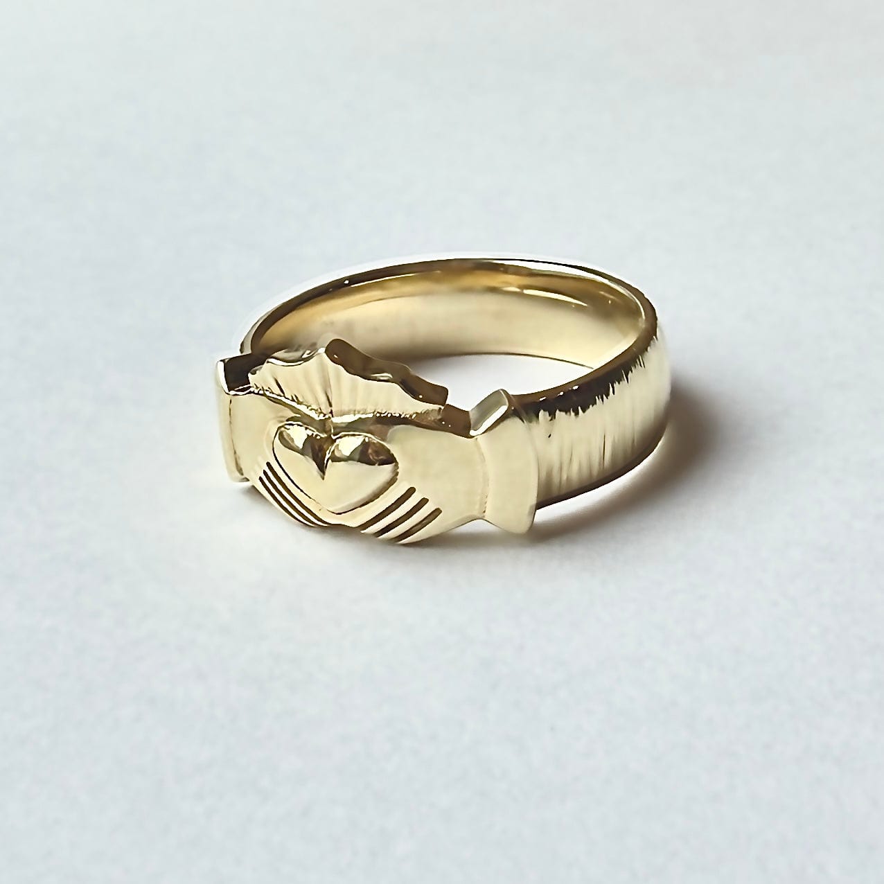 Martina Hamilton Ériu | Claddagh Solid Gold Ring