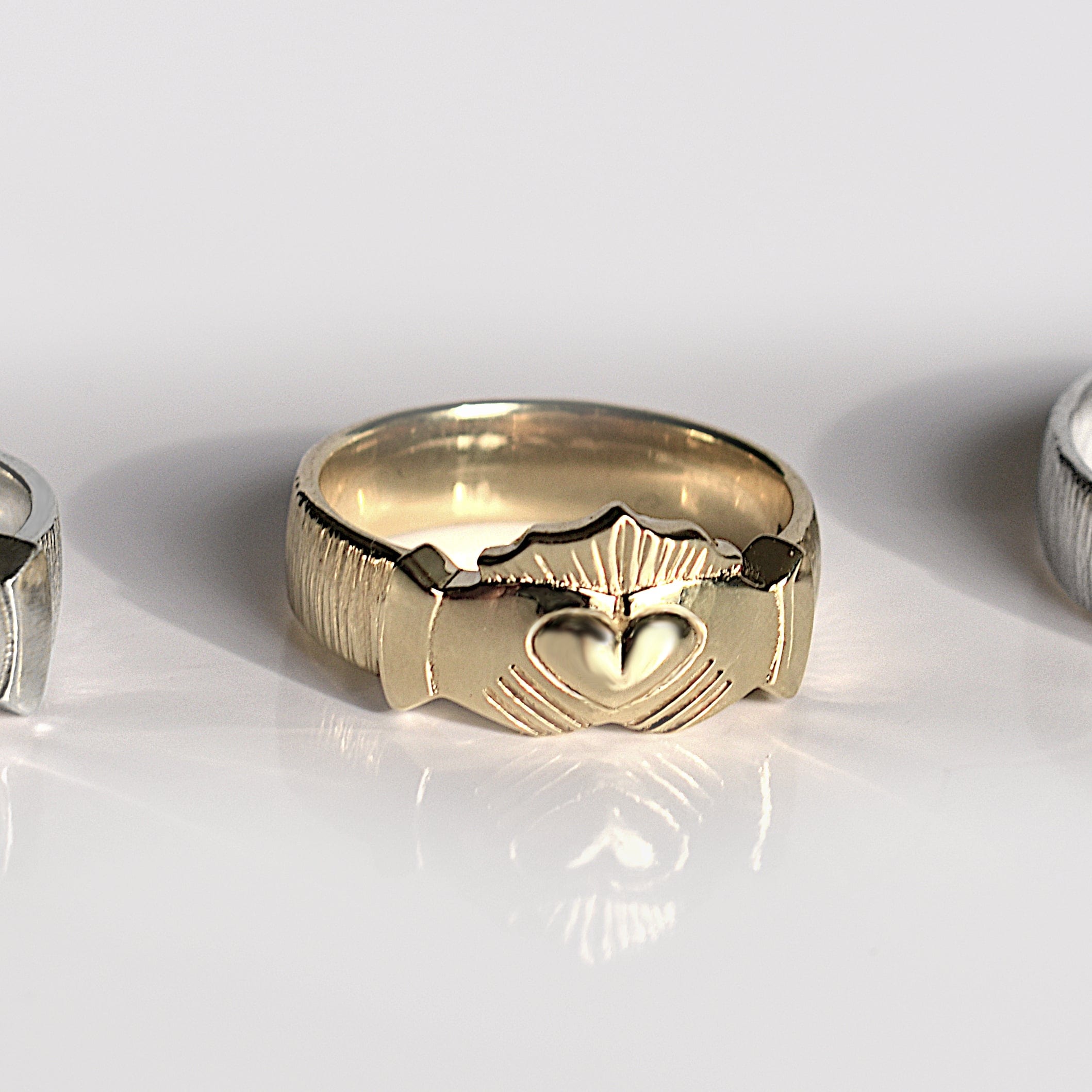 Martina Hamilton Ériu | Claddagh Solid Gold Ring
