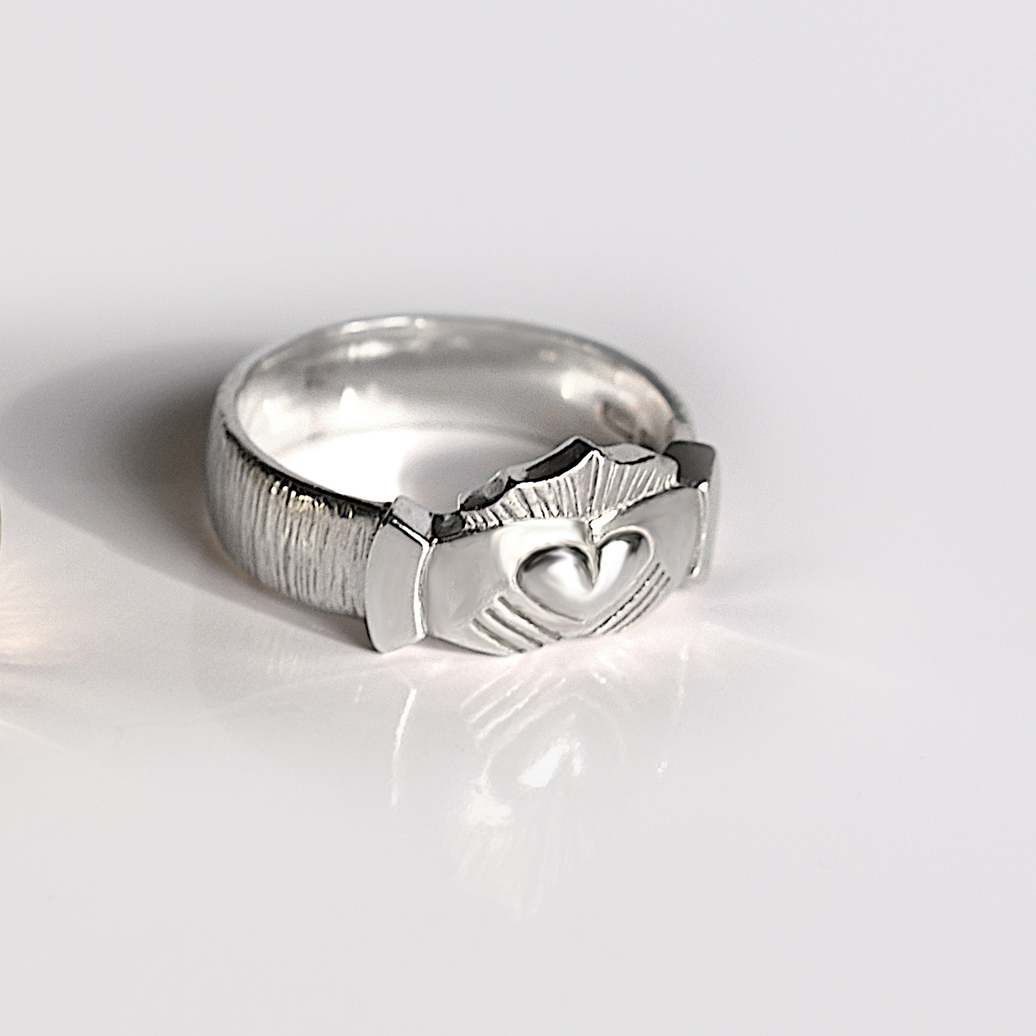 Ériu | Claddagh Sterling Silver Ring by Martina Hamilton | Award-winning Irish jewellery designer from Sligo