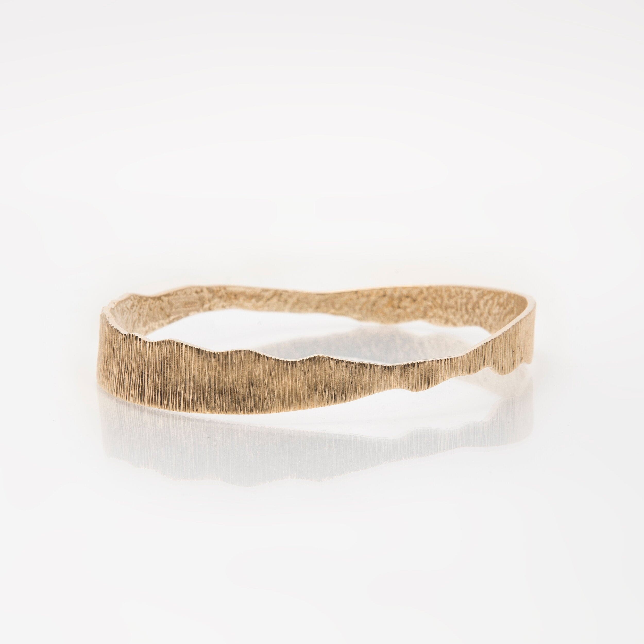 Martina Hamilton 6.5cm Small Shell | 9ct Solid Gold Bangle