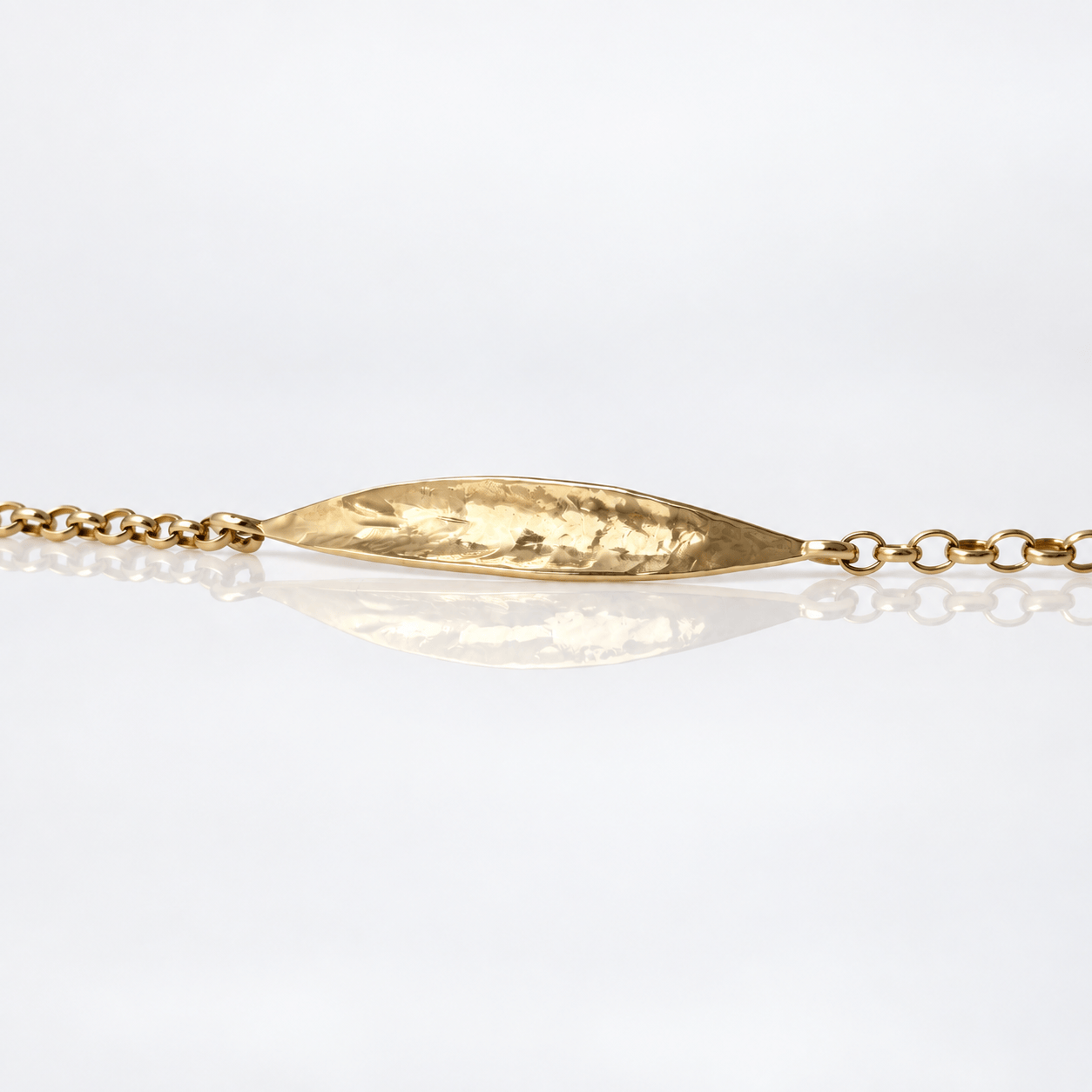 Martina Hamilton Fiadh | 9ct Solid Gold Leaf Bracelet