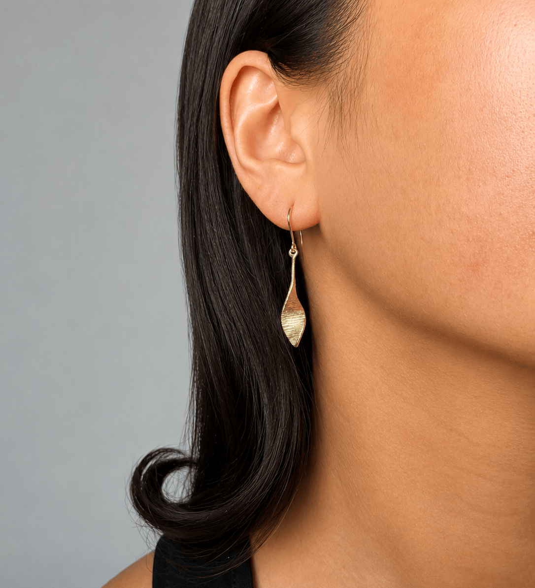 Martina Hamilton Bean Rí | 9ct Solid Gold Loose Drop Earrings Medium