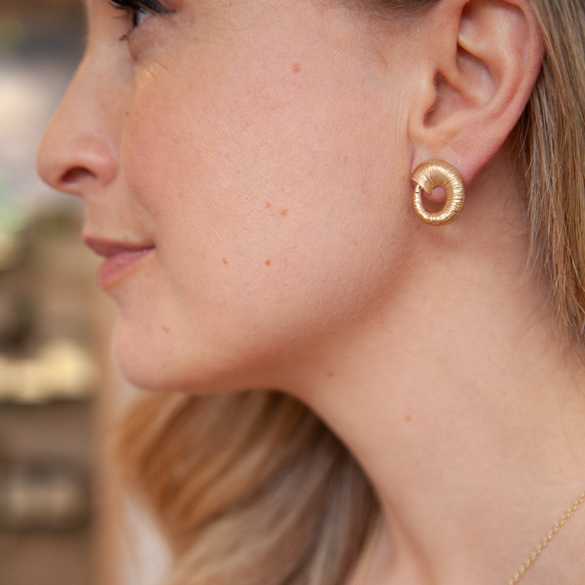 Martina Hamilton Croí Sliogán | 9ct Solid Gold Stud Earrings Medium