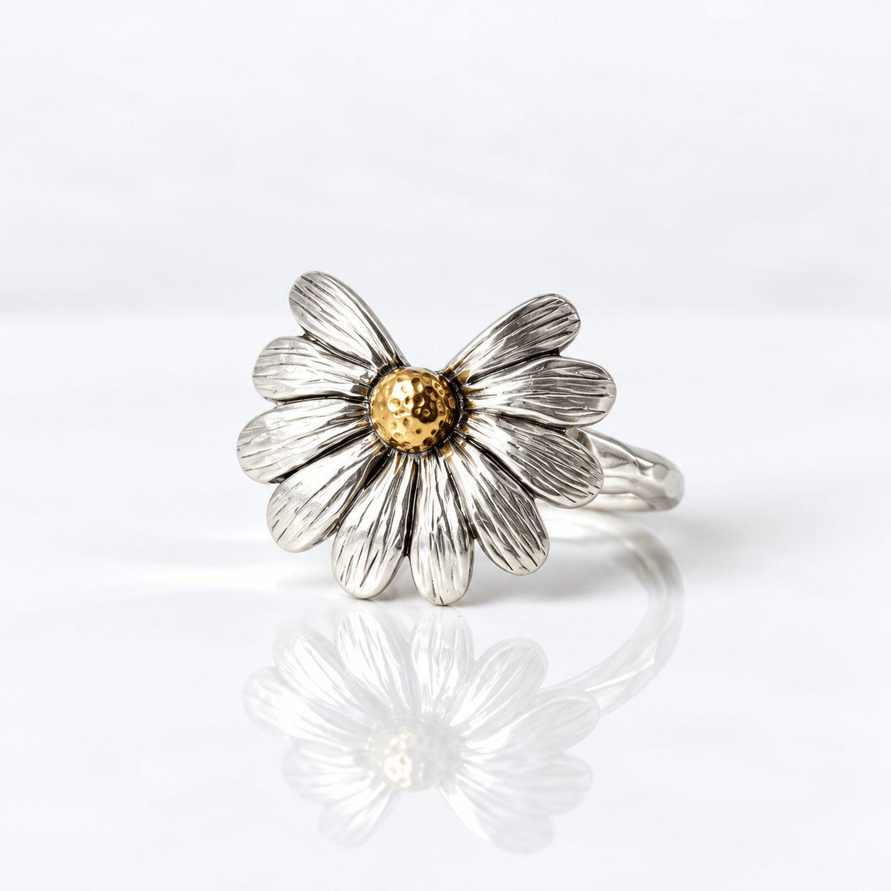 Martina Hamilton Daisy | Sterling Silver and 22ct Gold Plated Ring