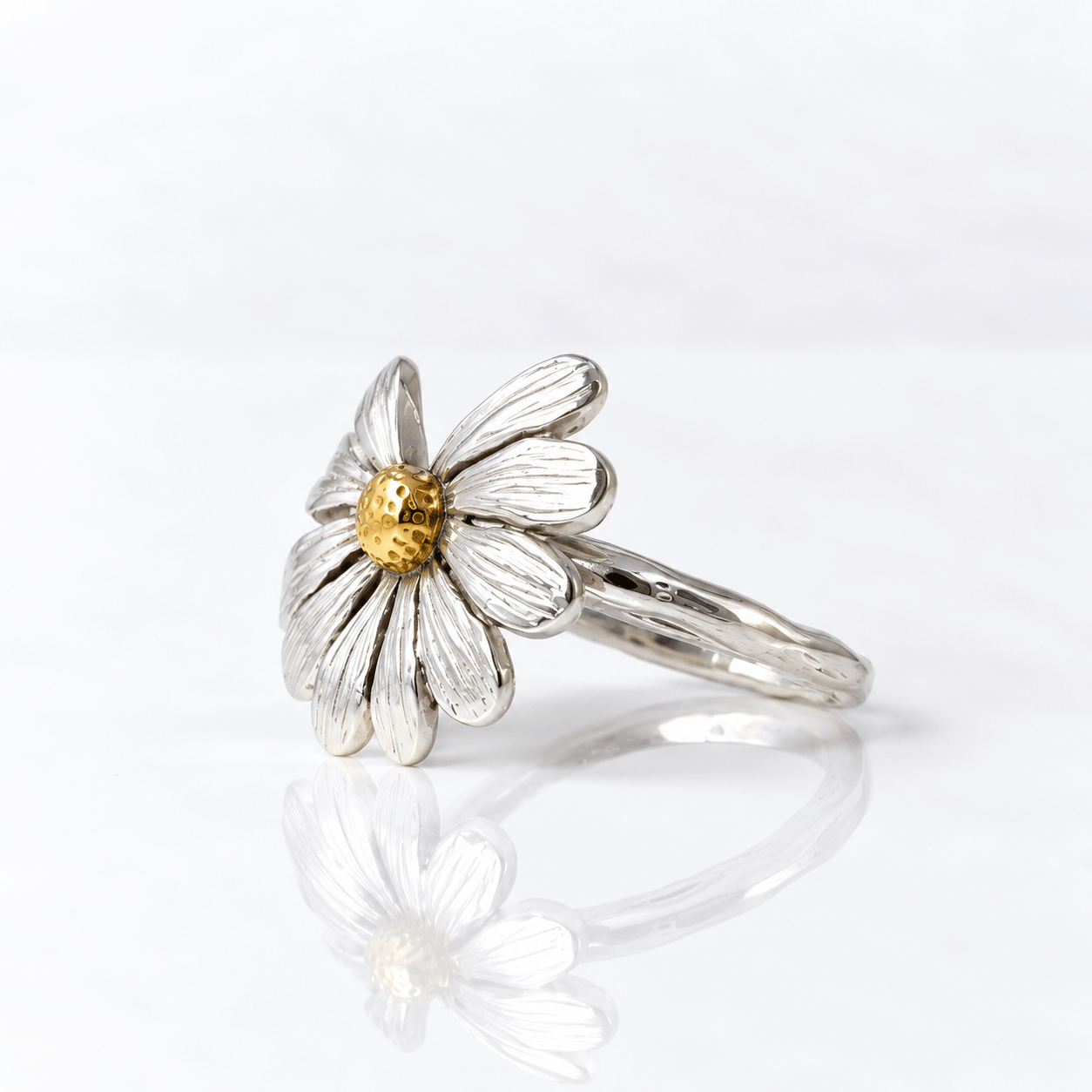 Martina Hamilton Daisy | Sterling Silver and 22ct Gold Plated Ring