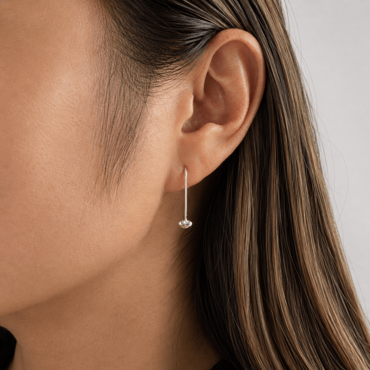 Martina Hamilton Ériu | Heart Sterling Silver Drop Earrings Petite