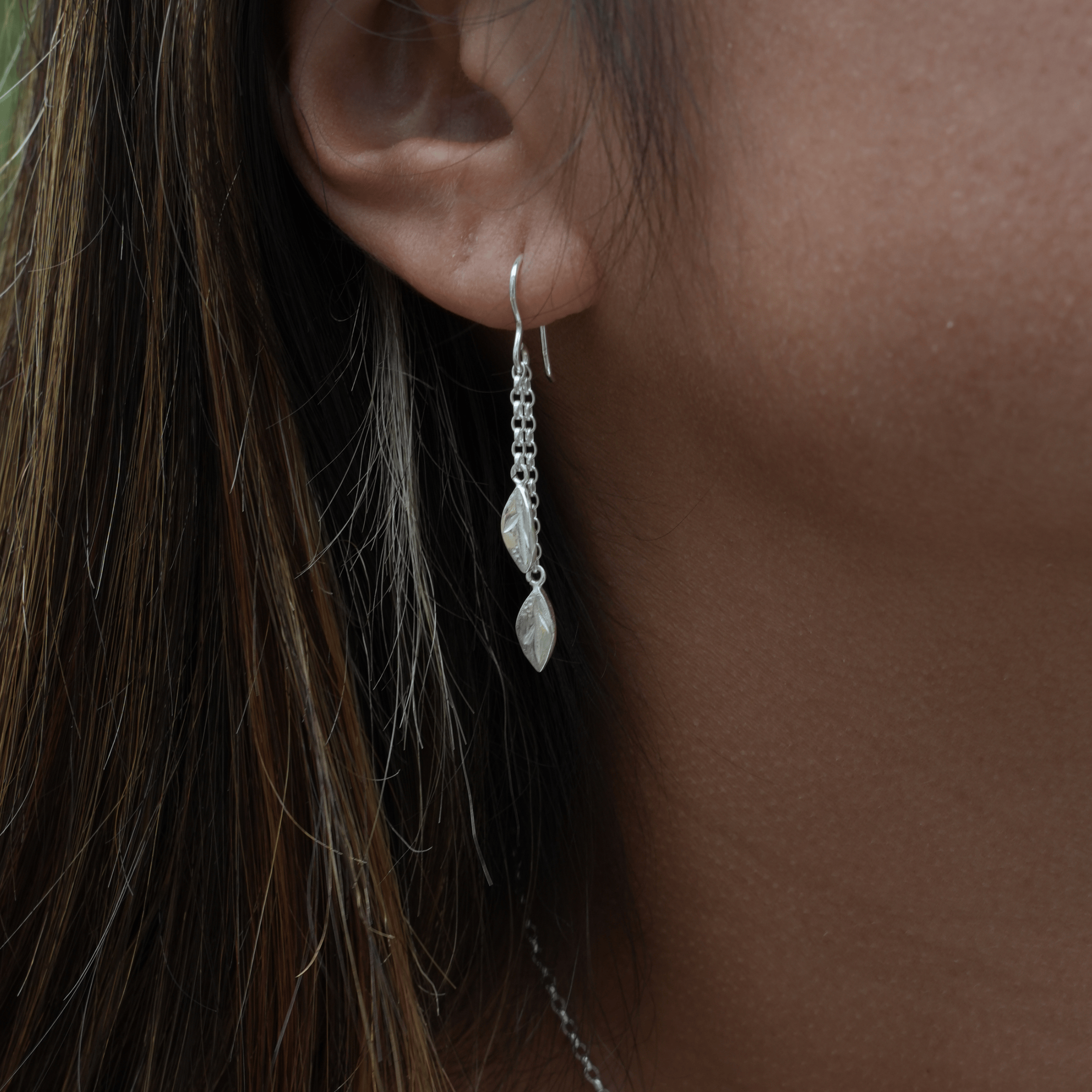 Martina Hamilton Fiadh | Sterling Silver Double Leaf Chain Drop Earrings
