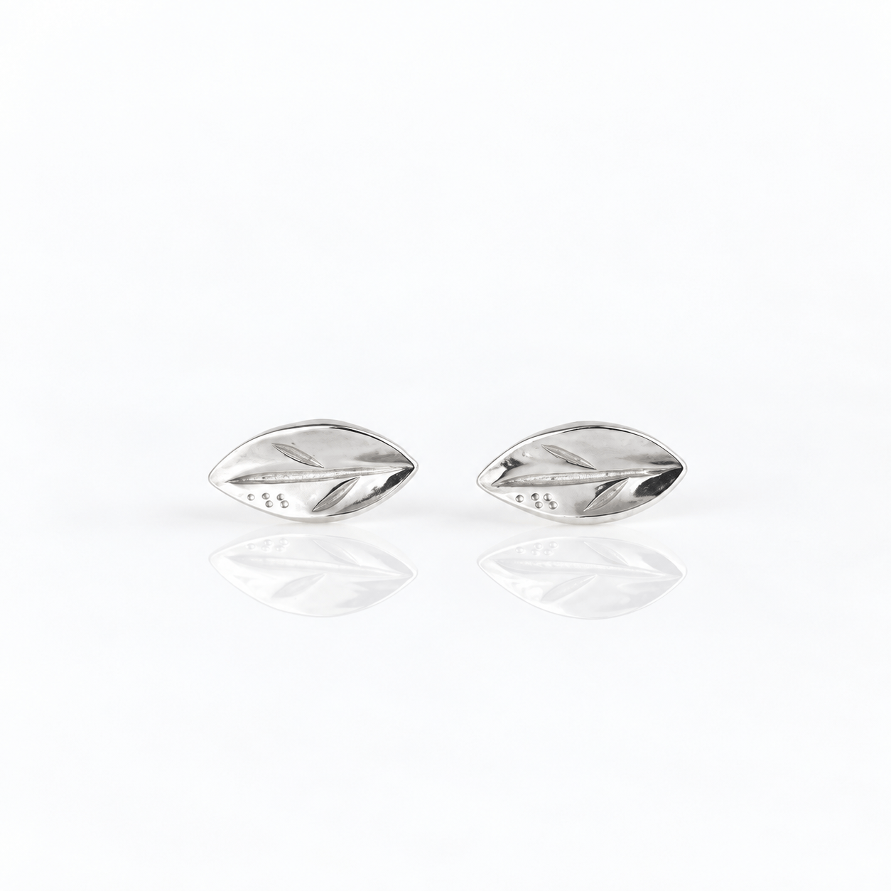 Martina Hamilton Fiadh | Sterling Silver Stud Earrings Petite