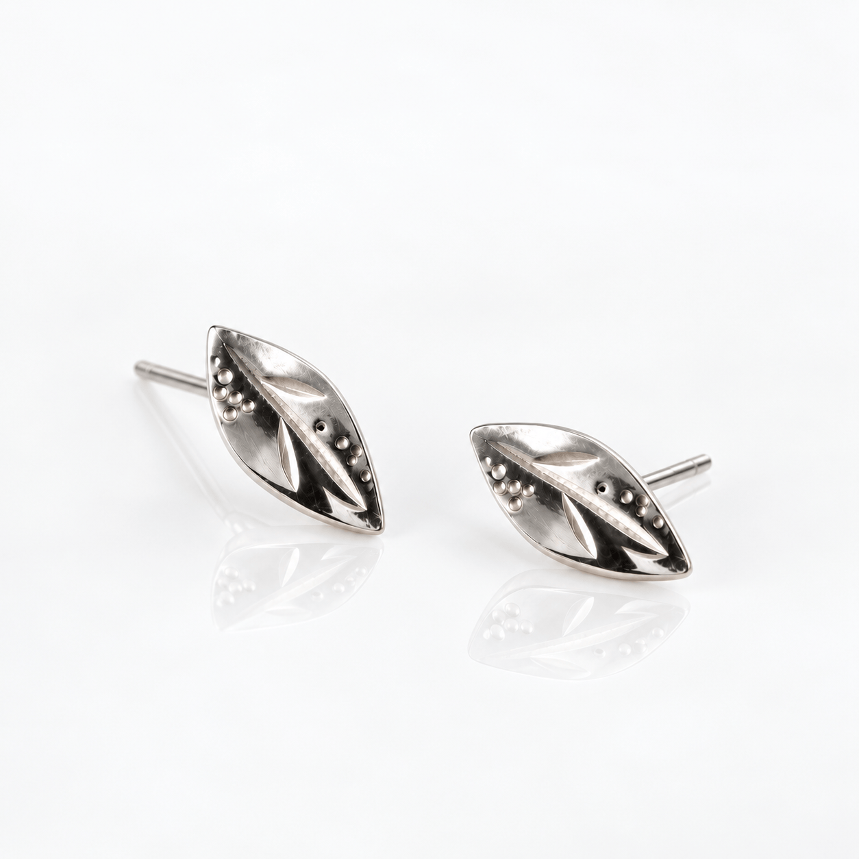Martina Hamilton Fiadh | Sterling Silver Stud Earrings Petite