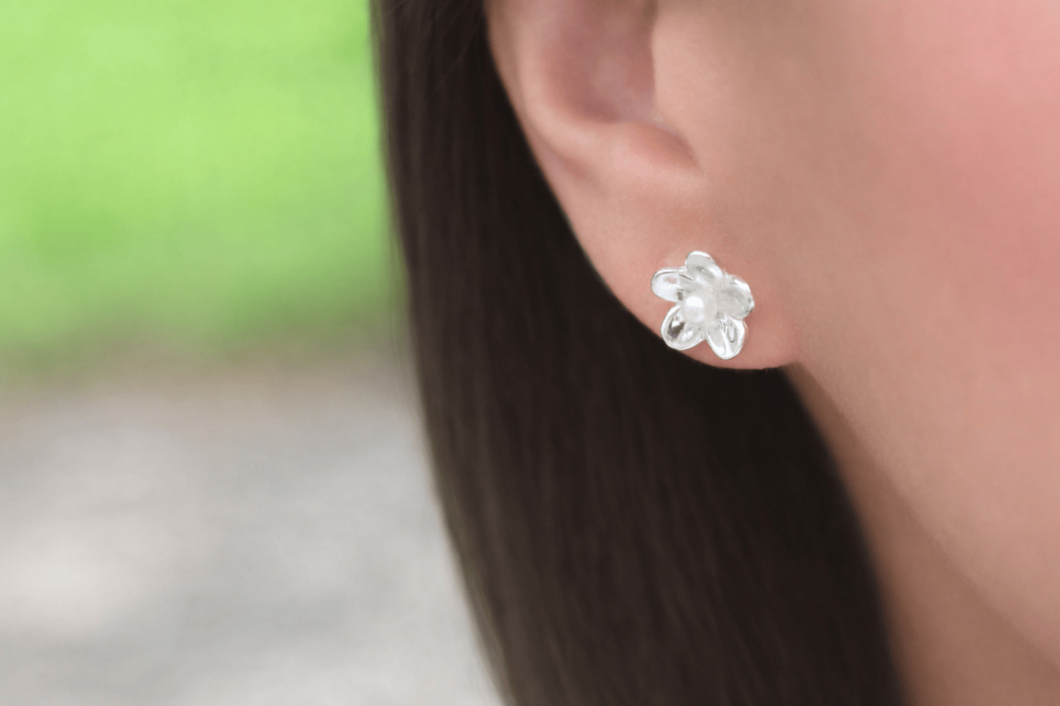 Martina Hamilton Forget Me Not | Sterling Silver and Pearl Stud Earrings Small