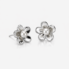 Martina Hamilton Forget Me Not | Sterling Silver and Pearl Stud Earrings Small