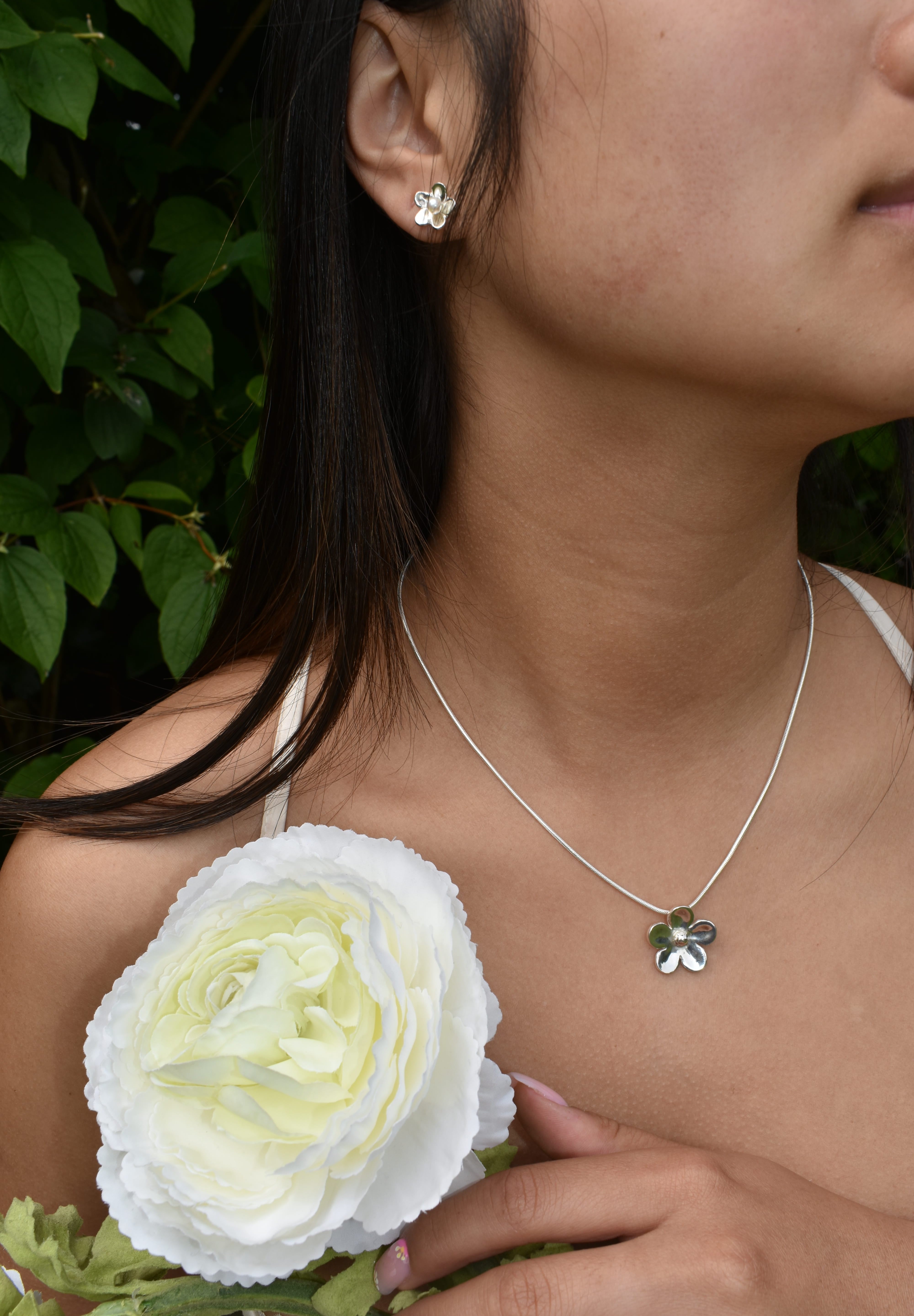Martina Hamilton Forget Me Not | Sterling Silver and Pearl Stud Earrings Small