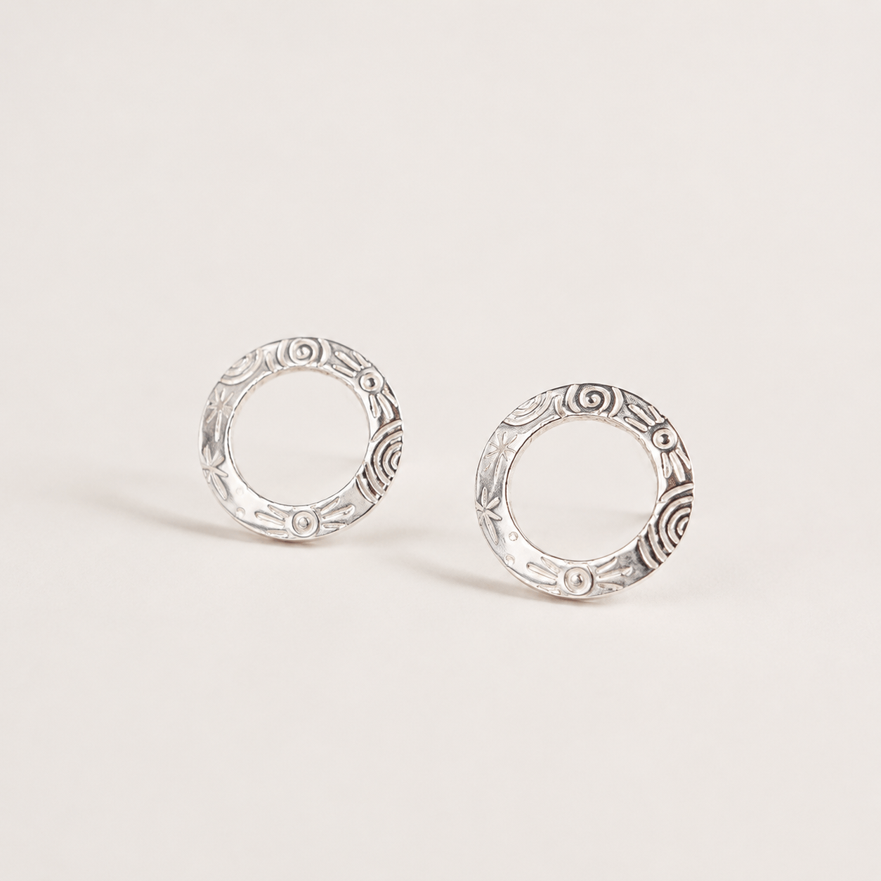 Martina Hamilton Heaven | Sterling Silver Circle Stud Earrings Medium