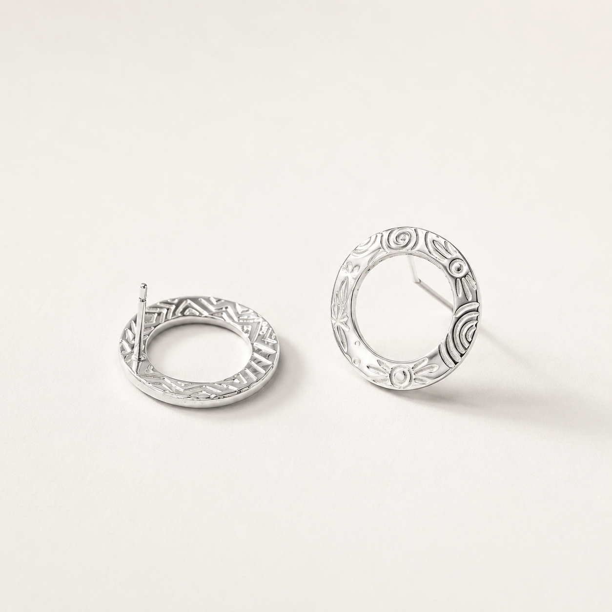 Martina Hamilton Heaven | Sterling Silver Circle Stud Earrings Medium