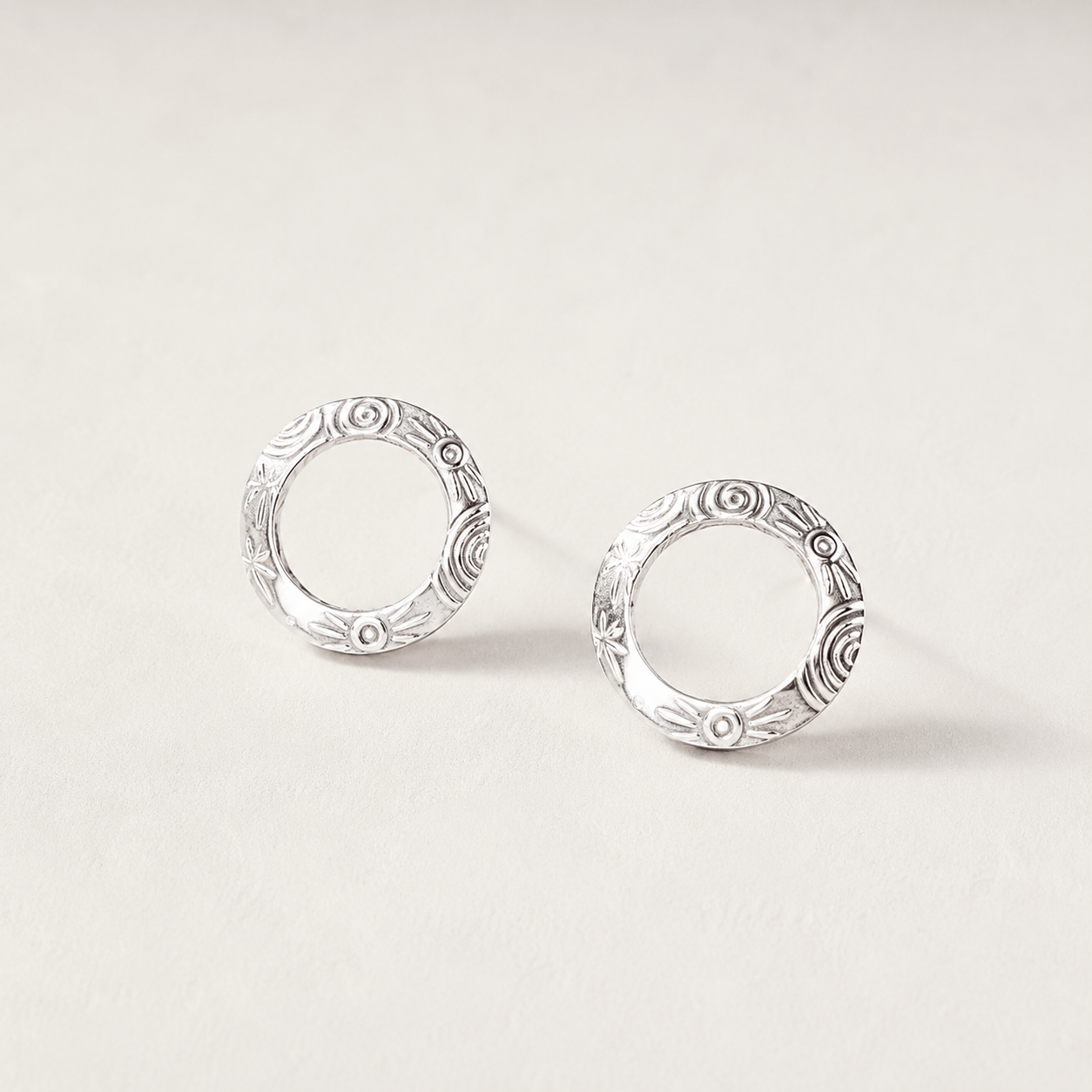 Martina Hamilton Heaven | Sterling Silver Circle Stud Earrings Medium
