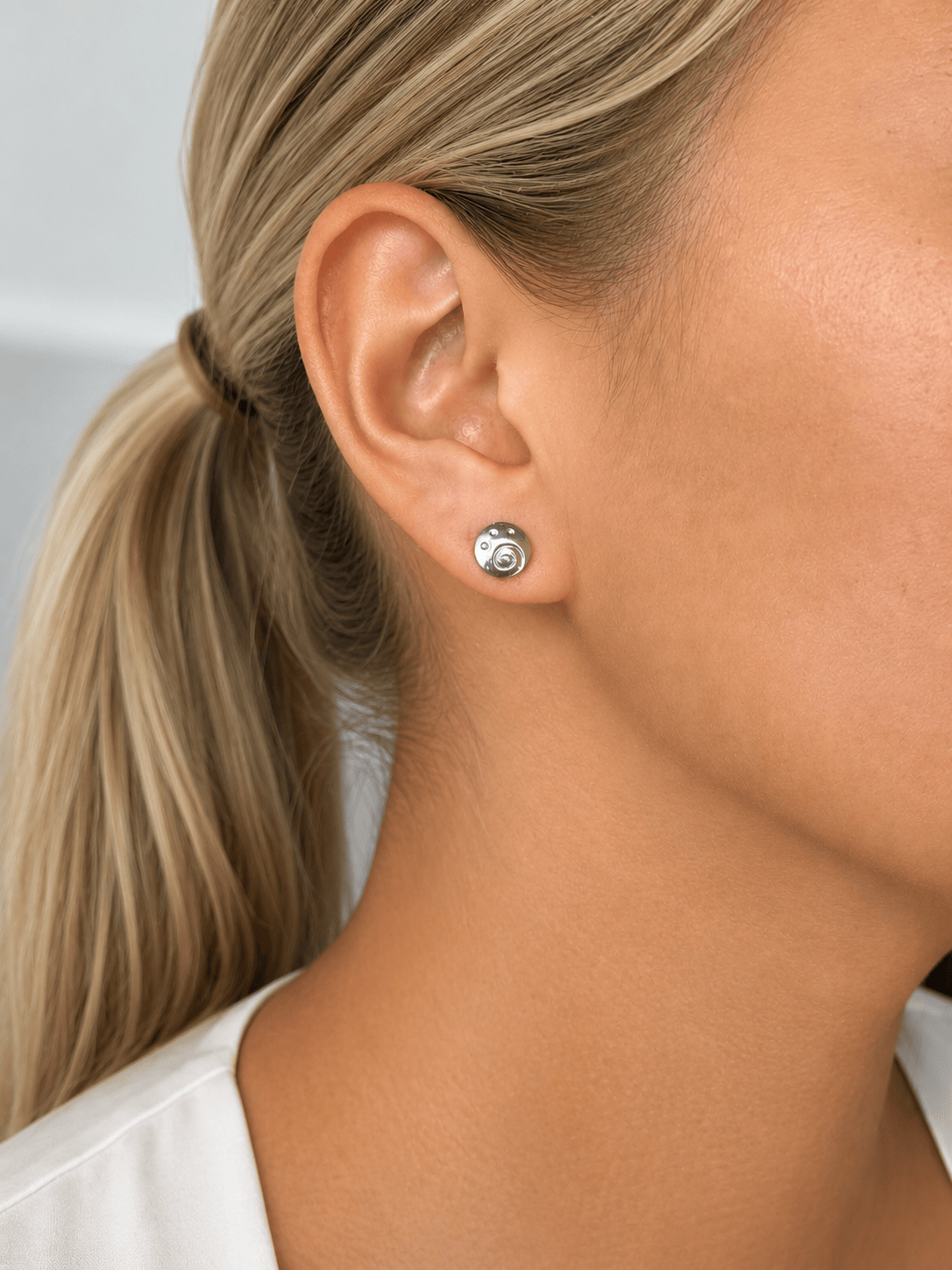 Martina Hamilton Heaven | Sterling Silver Circle Stud Earrings Petite