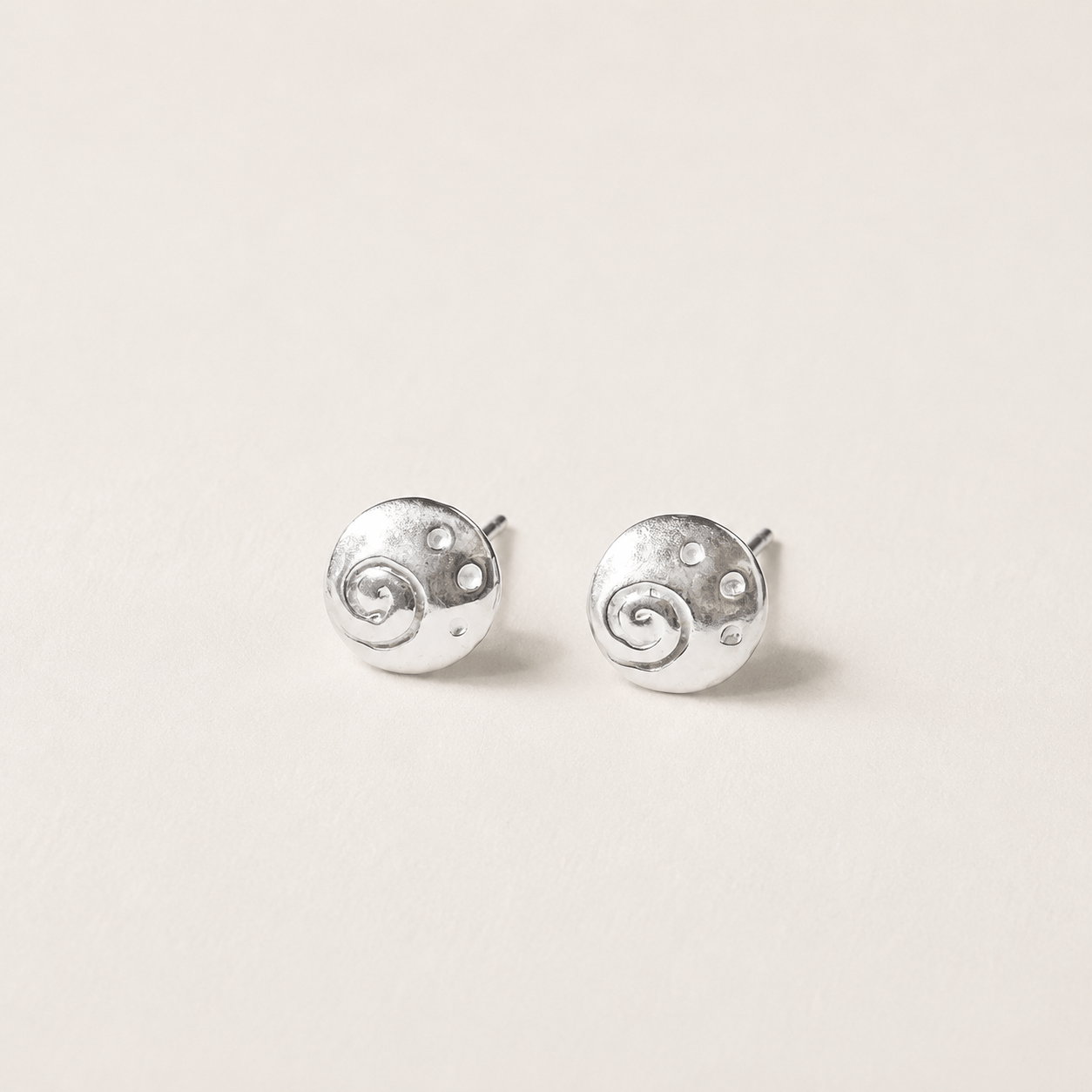 Martina Hamilton Heaven | Sterling Silver Circle Stud Earrings Petite