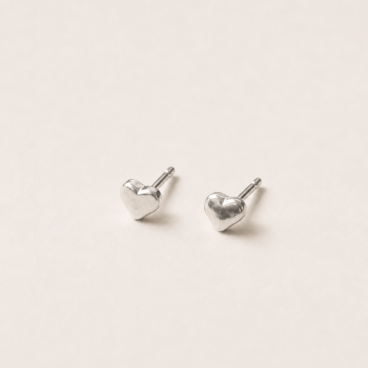 Martina Hamilton Heaven | Sterling Silver Heart Stud Earrings Petite