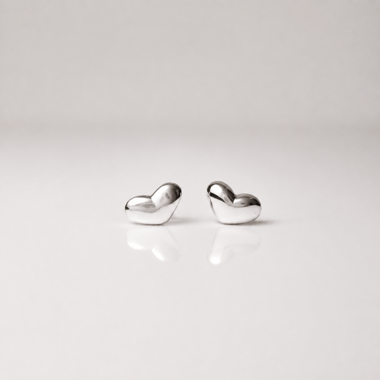 Martina Hamilton Heaven | Sterling Silver Heart Stud Earrings Petite