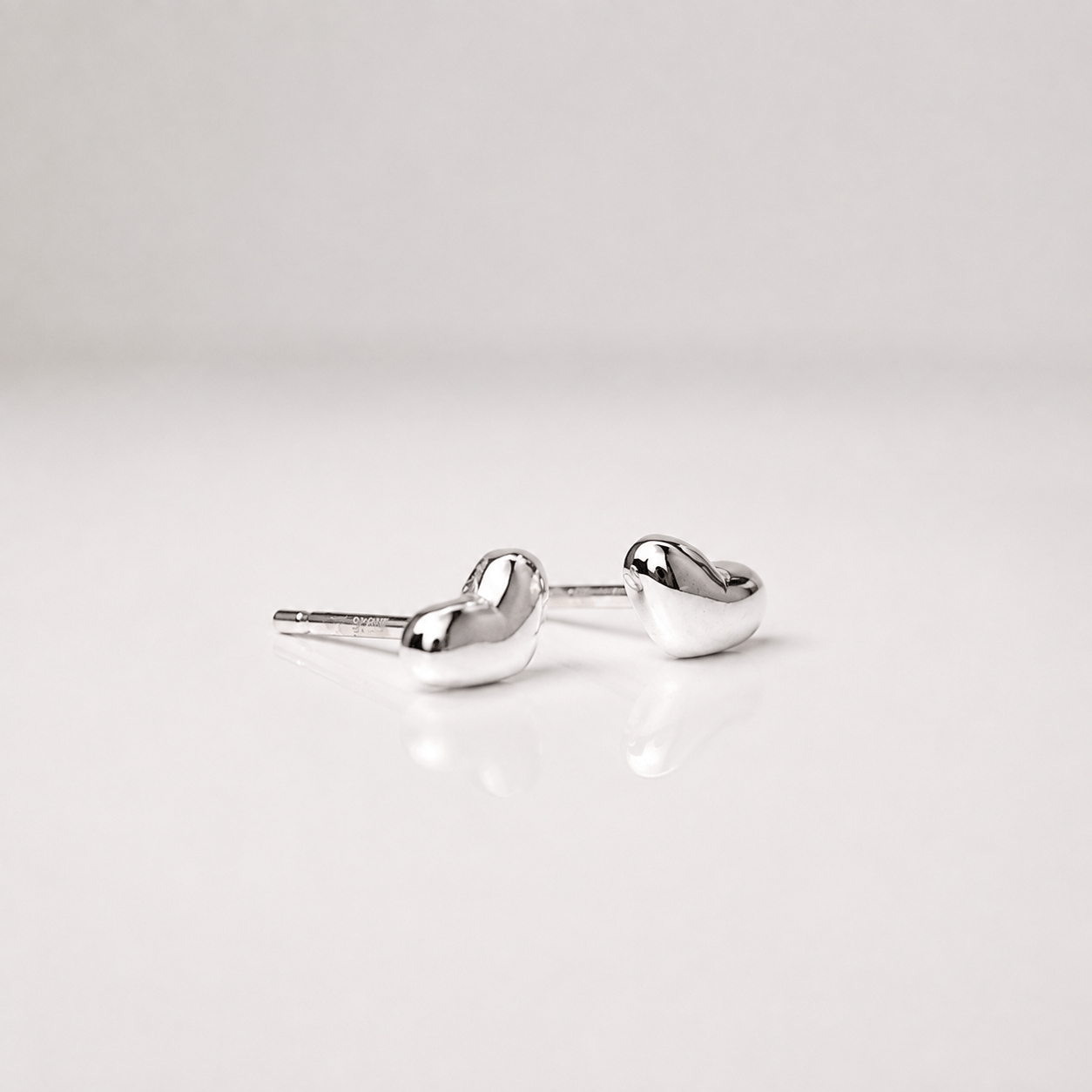 Martina Hamilton Heaven | Sterling Silver Heart Stud Earrings Petite
