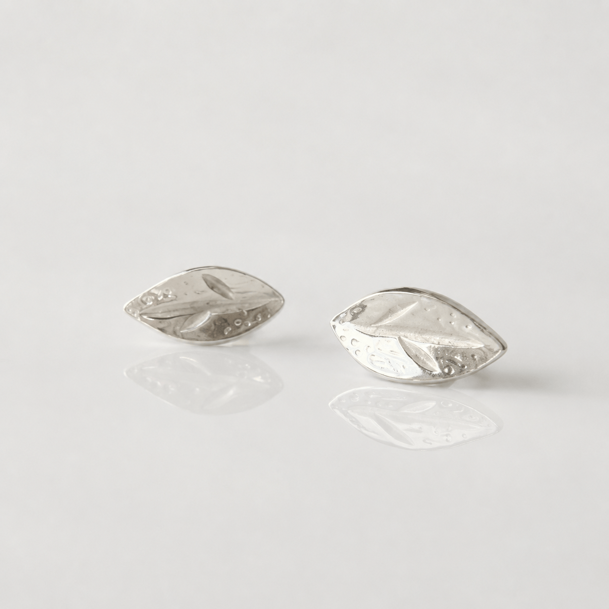Martina Hamilton Leaf | Silver Stud Earrings Petite