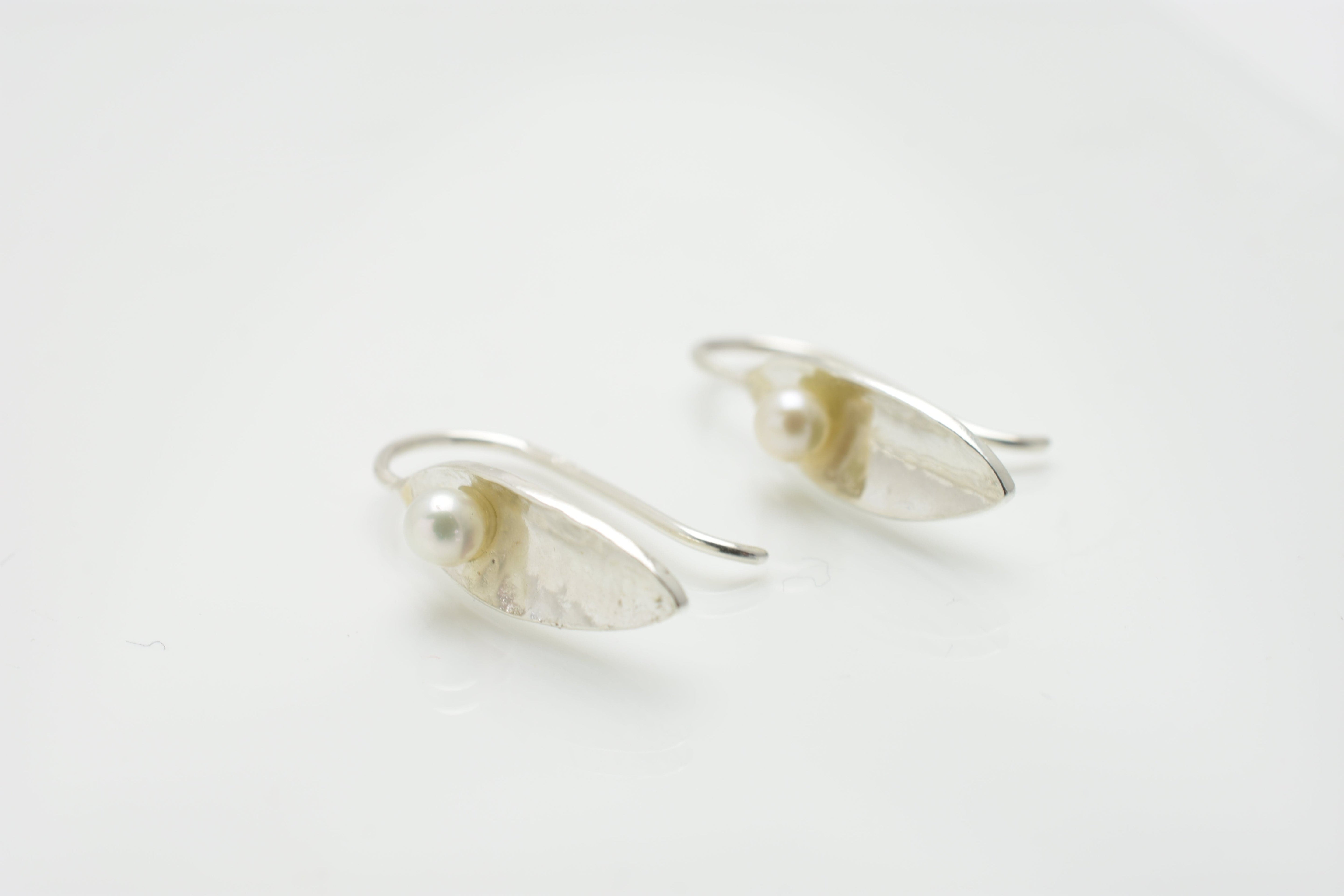 Martina Hamilton Leaf | Sterling Silver and Pearl Drop Earrings Medium