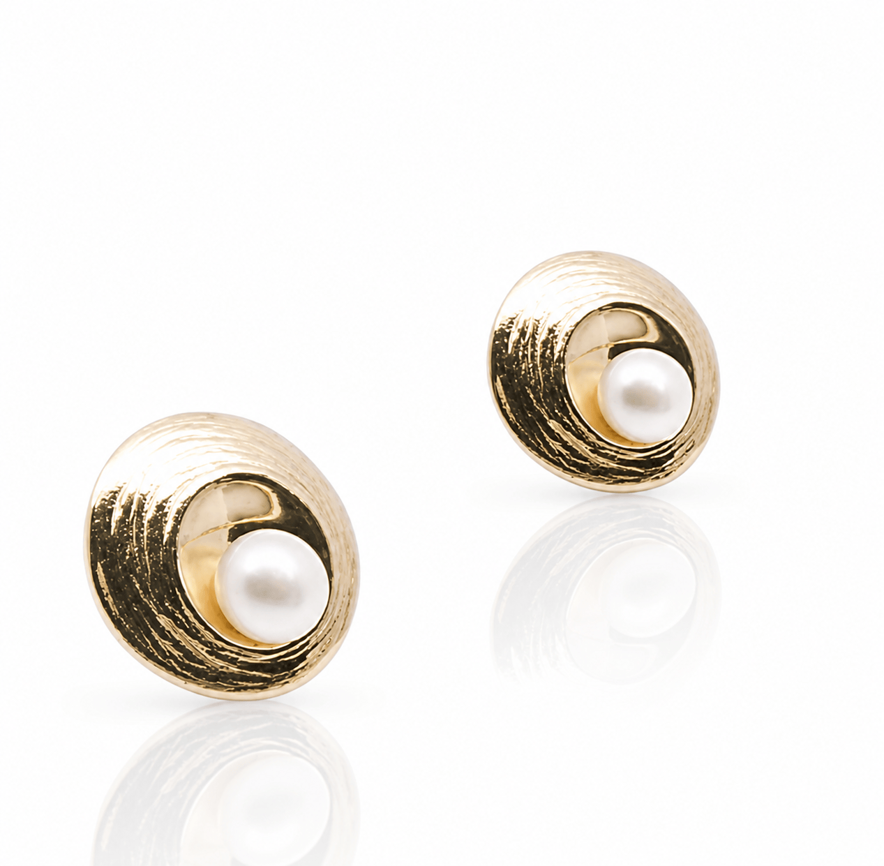 Martina Hamilton Oyster Pearl | 9ct Solid Gold and Pearl Stud Earrings Petite