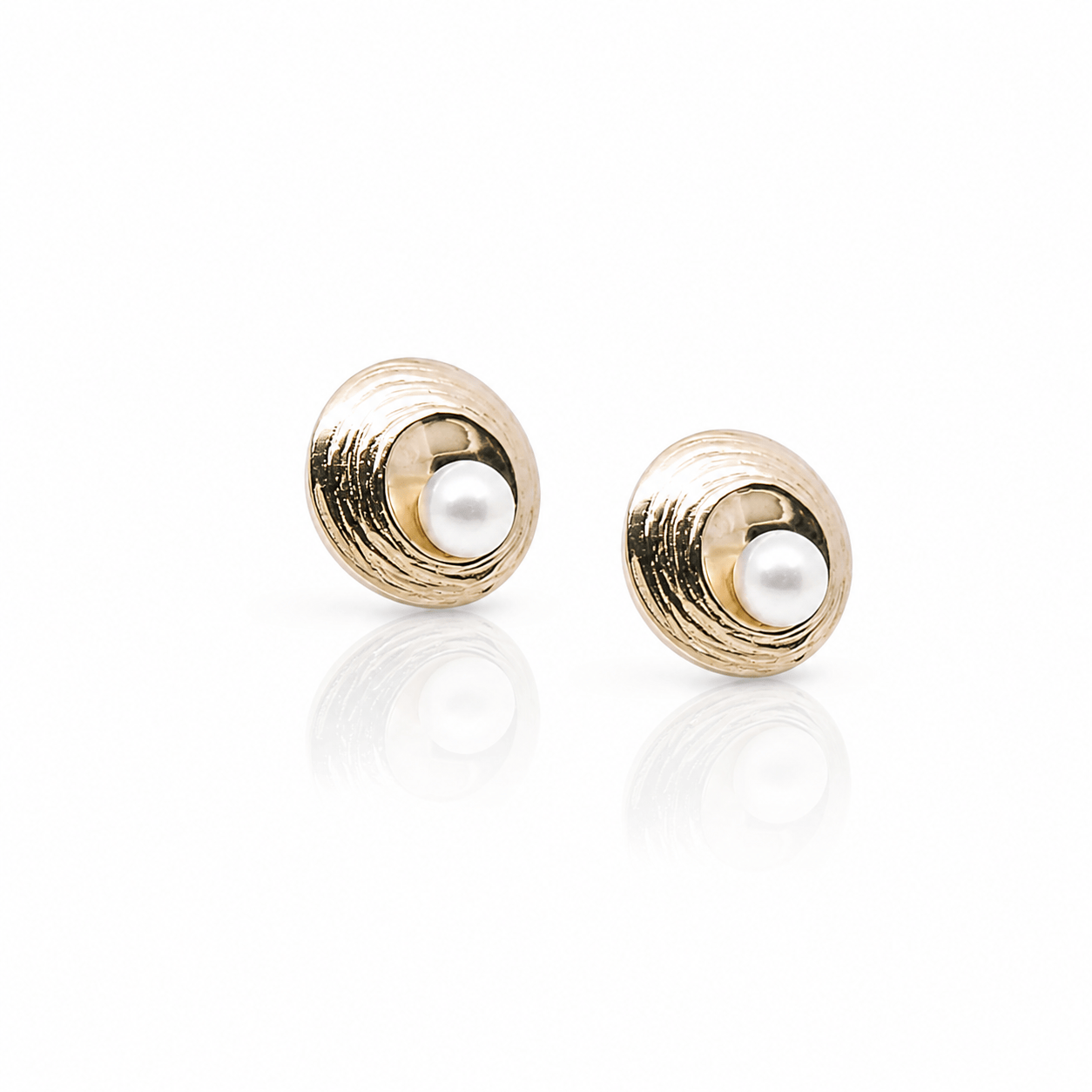 Martina Hamilton Oyster Pearl | 9ct Solid Gold and Pearl Stud Earrings Petite