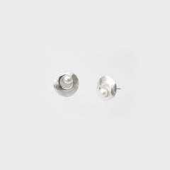 Martina Hamilton Oyster Pearl | Sterling Silver and Pearl Stud Earrings Petite