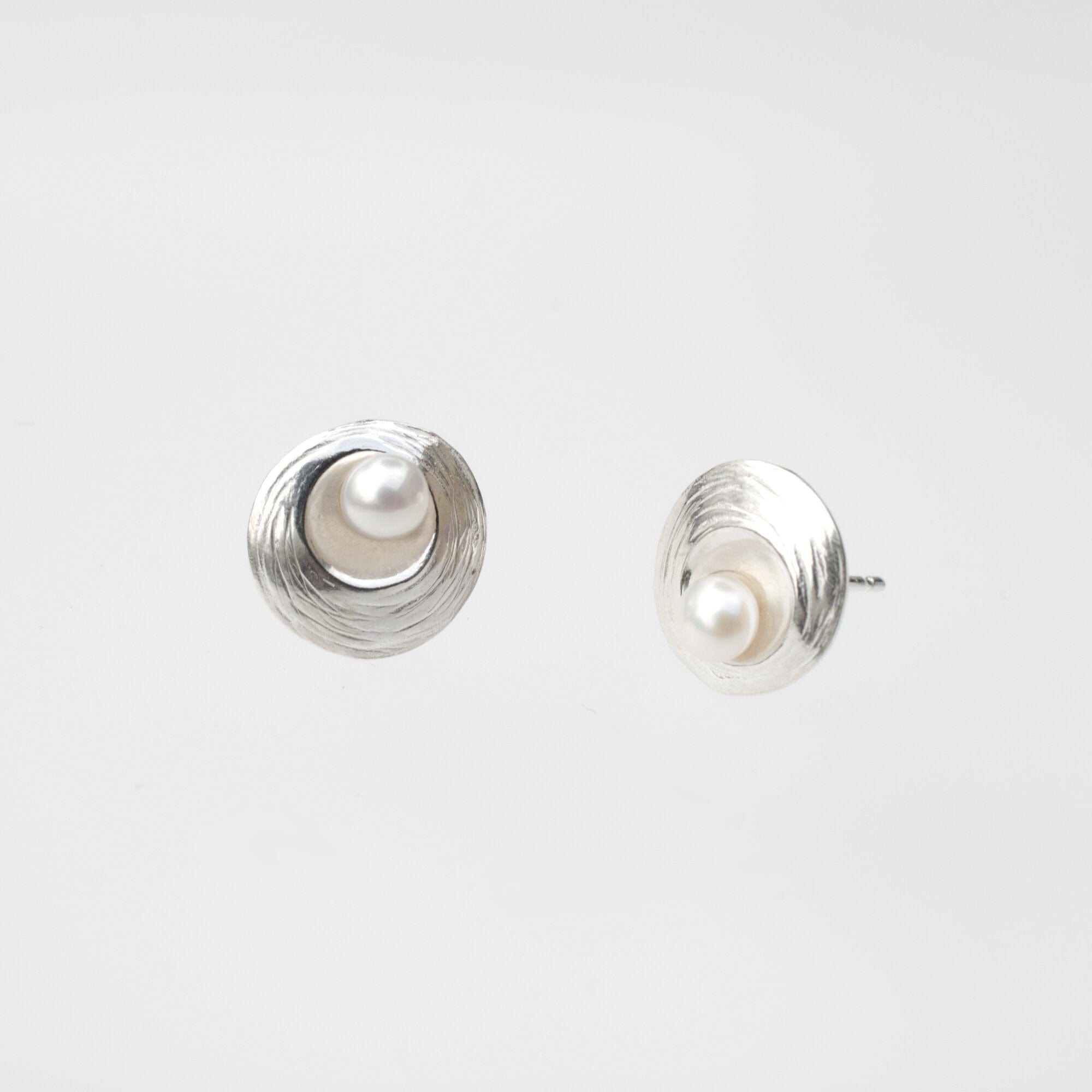 Martina Hamilton Oyster Pearl | Sterling Silver and Pearl Stud Earrings Petite