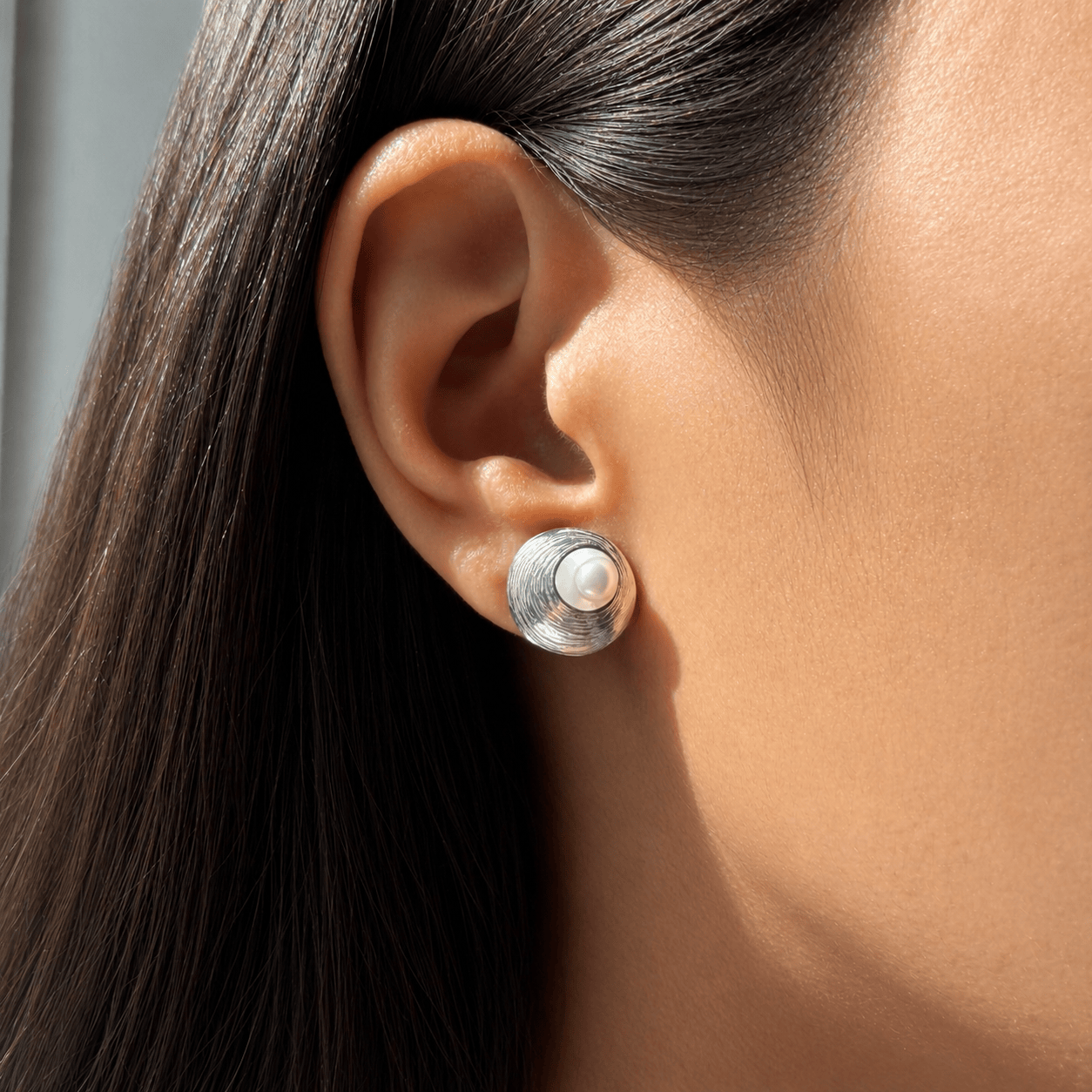 Martina Hamilton Oyster Pearl | Sterling Silver and Pearl Stud Earrings Small