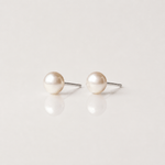 Martina Hamilton Pearl | Stud Earrings
