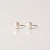 Martina Hamilton Pearl | Stud Earrings