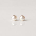 Martina Hamilton Pearl | Stud Earrings