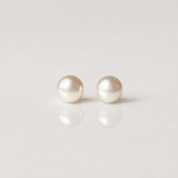 Martina Hamilton Pearl | Stud Earrings