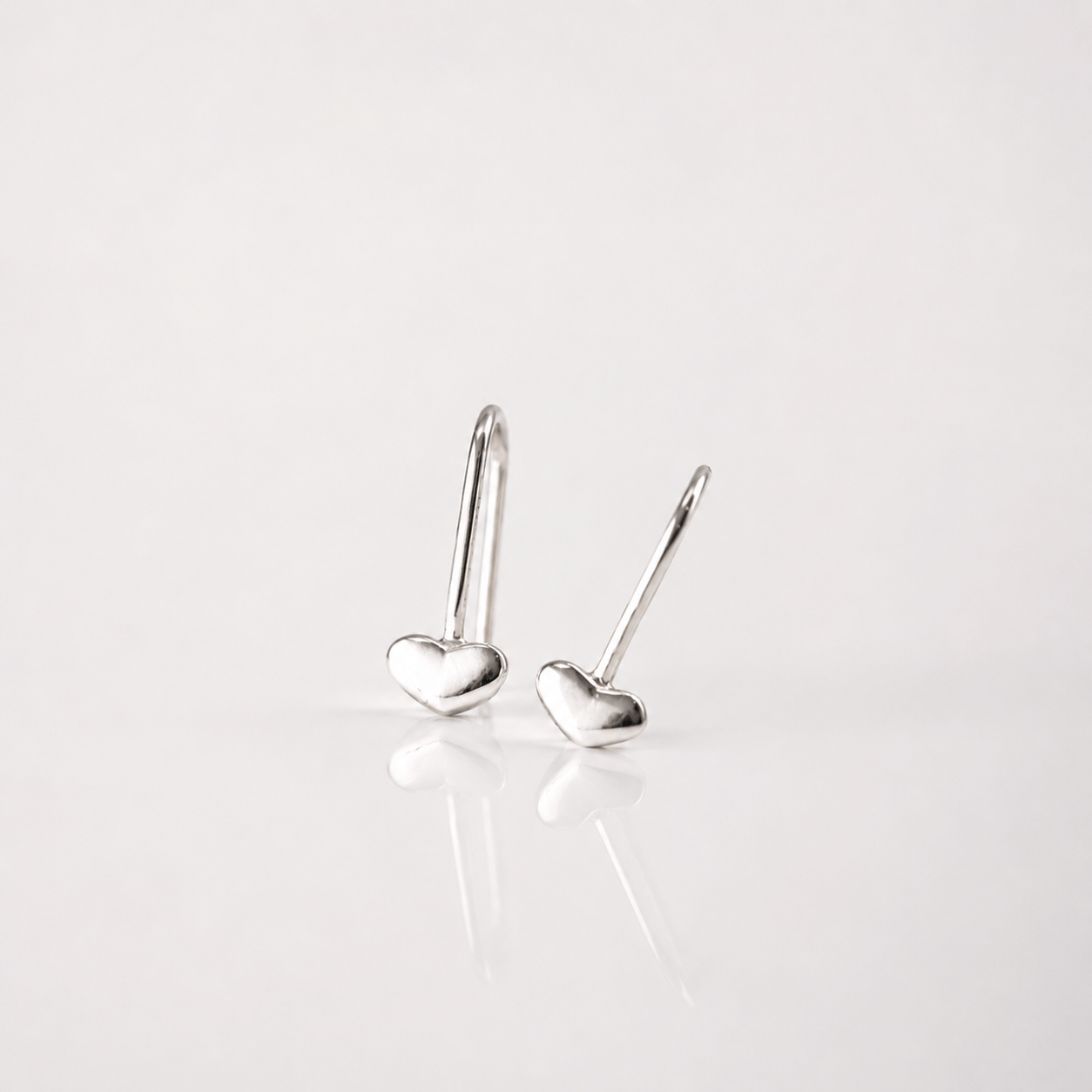 Martina Hamilton Ériu | Heart Silver Drop Earring Short