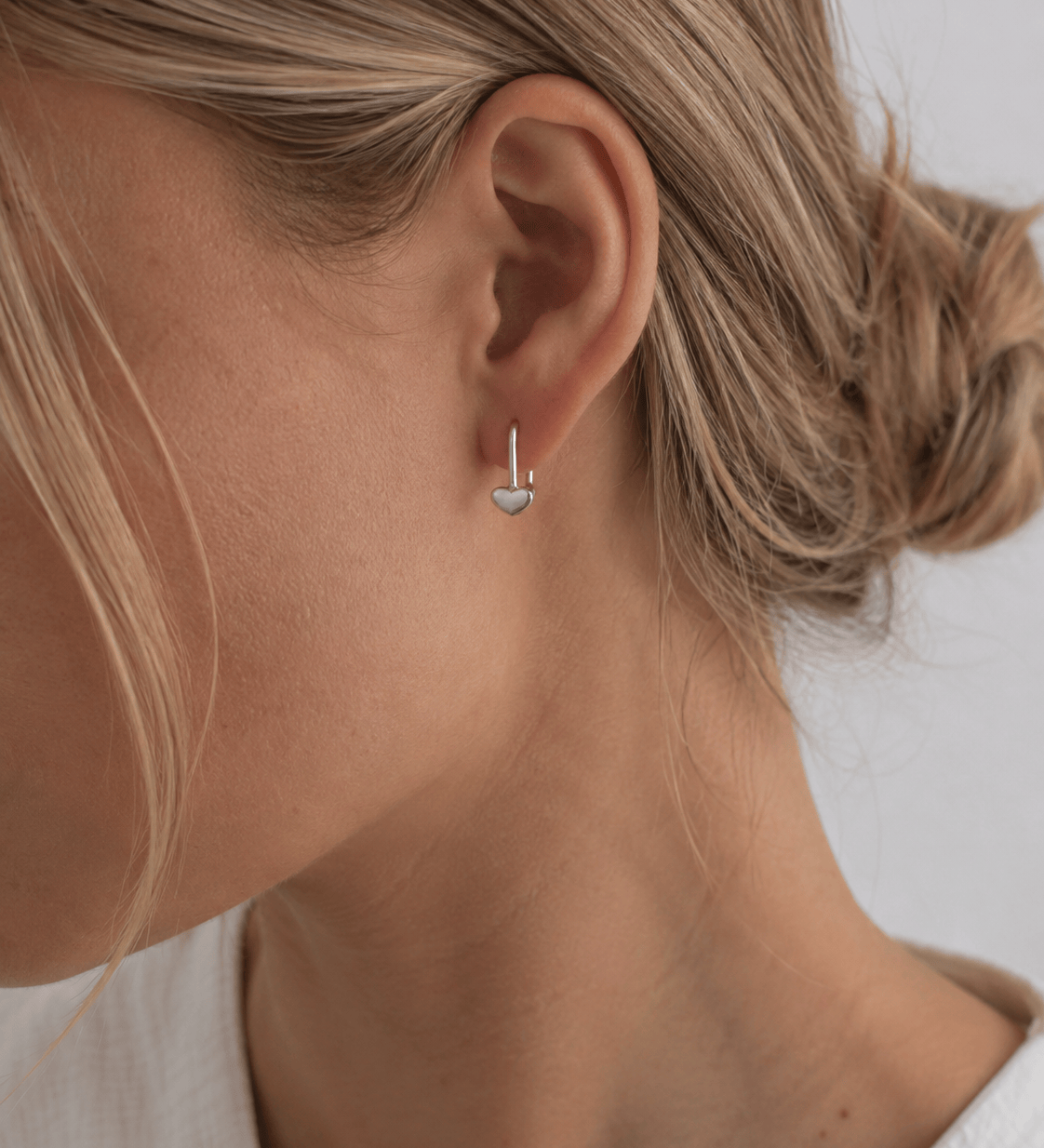 Martina Hamilton Ériu | Heart Silver Drop Earring Short