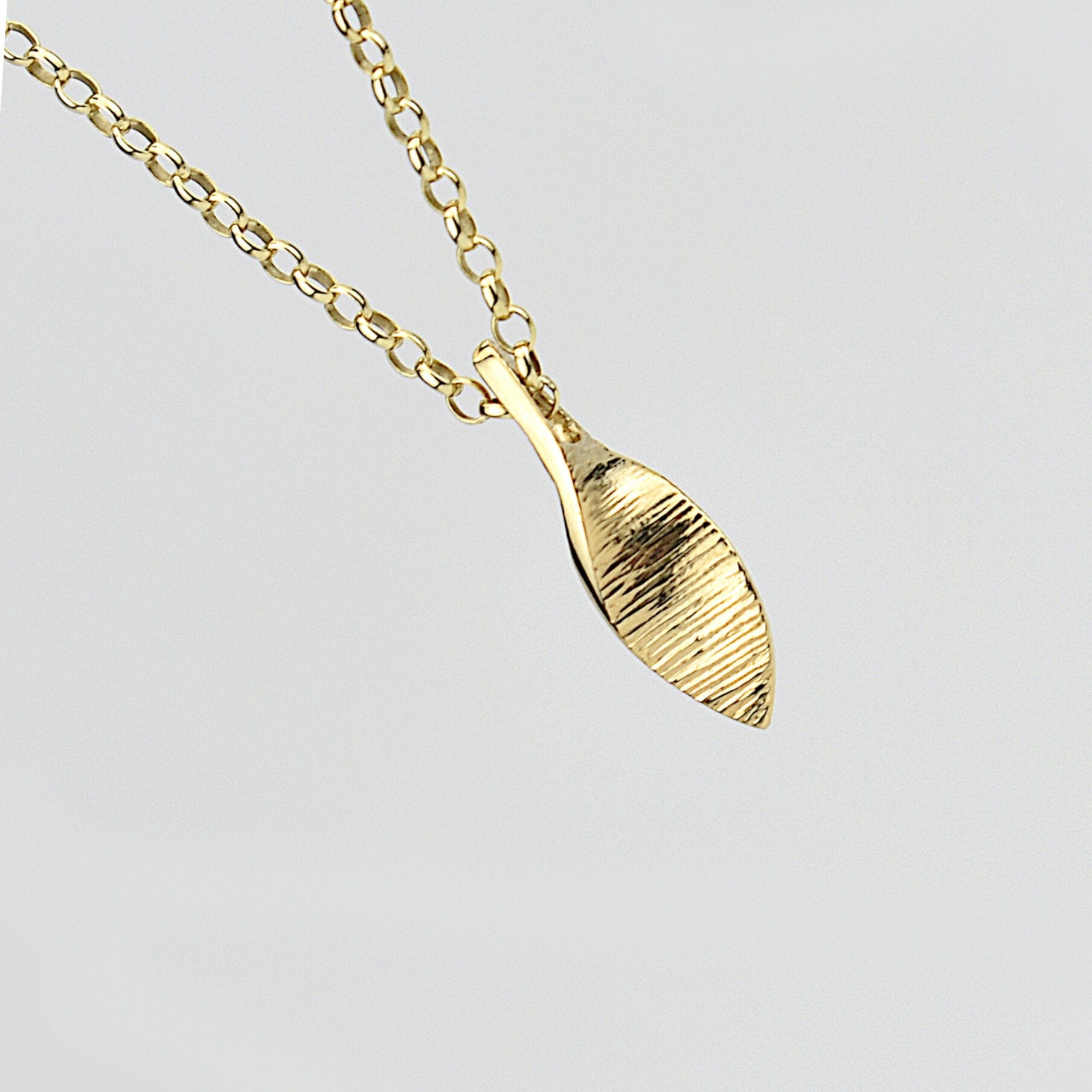 Martina Hamilton Bean Rí | 9ct Solid Gold Pendant Petite