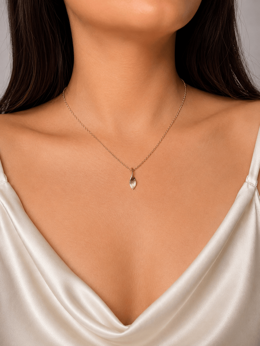 Martina Hamilton Bean Rí | 9ct Solid Gold Pendant Petite