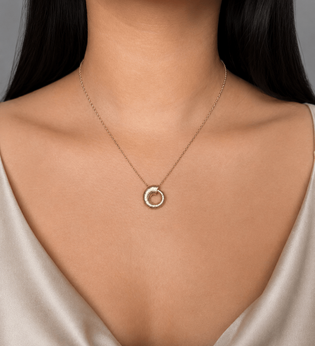 Martina Hamilton Croí Sliogán | 9ct Solid Gold Pendant Medium