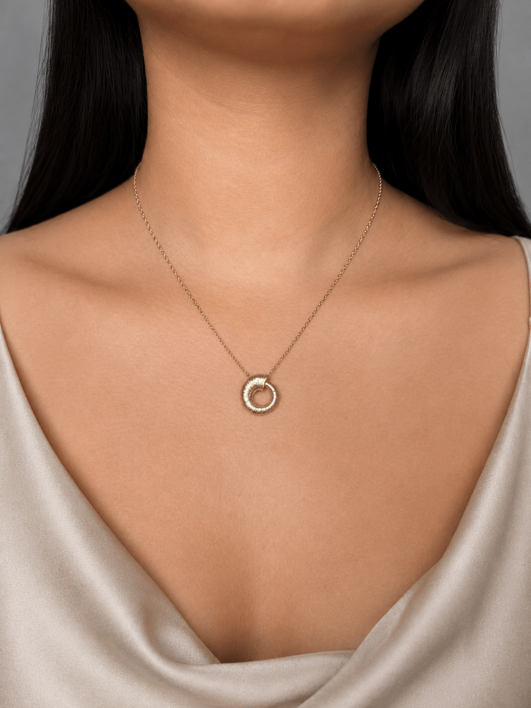 Martina Hamilton Croí Sliogán | 9ct Solid Gold Pendant Medium
