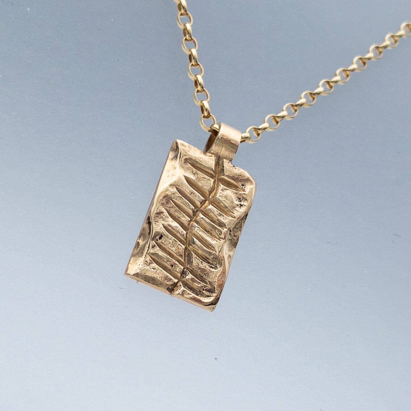 Martina Hamilton Ogham | 9ct Solid Gold Grá Love Pendant