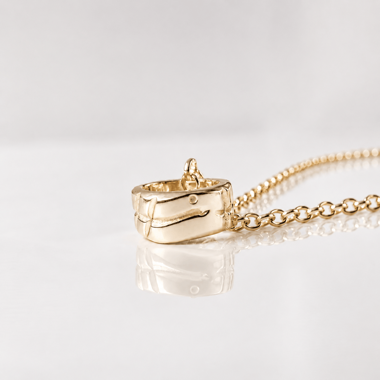 Martina Hamilton Ogham | Baby Ring Grá Necklace Gold